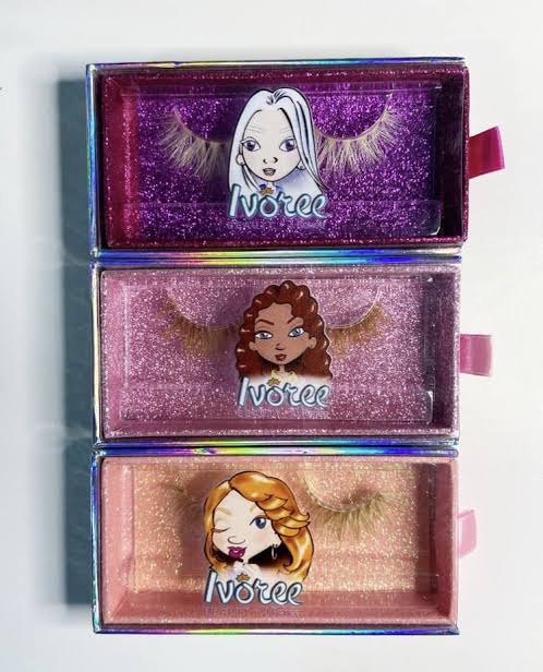 Albino invitee lashes 