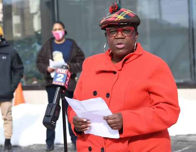 Je Donna dinges No Charges, After A Black Woman Called Authorities After Her Neighbor Hung A KKK Flag In Their Window 