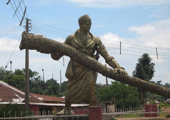 The Story Of Idubor, The Giant Prince Of Benin, who Uproots Palm trees with his bare hands