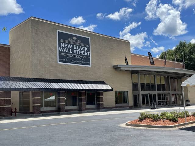 More Than 10,000 People flock to Atlanta Suburb for the Opening of New Black Wall Street Market