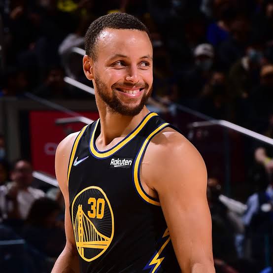 NBA Star Stephen Curry, awarded a bachelor's degree in the arts, and inducted into the Dawson College Hall of Fame 
