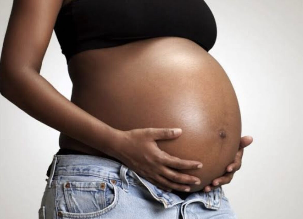 Ghanaian Lady Confesses: “My Elder Sister Married My Ex-Boyfriend So I Got Pregnant For Him As Payback”