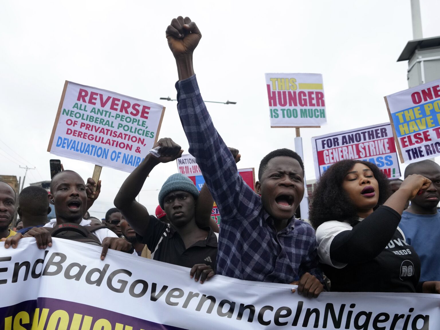 Thousands of Nigerians March in Protest Against Harsh Economic Conditions